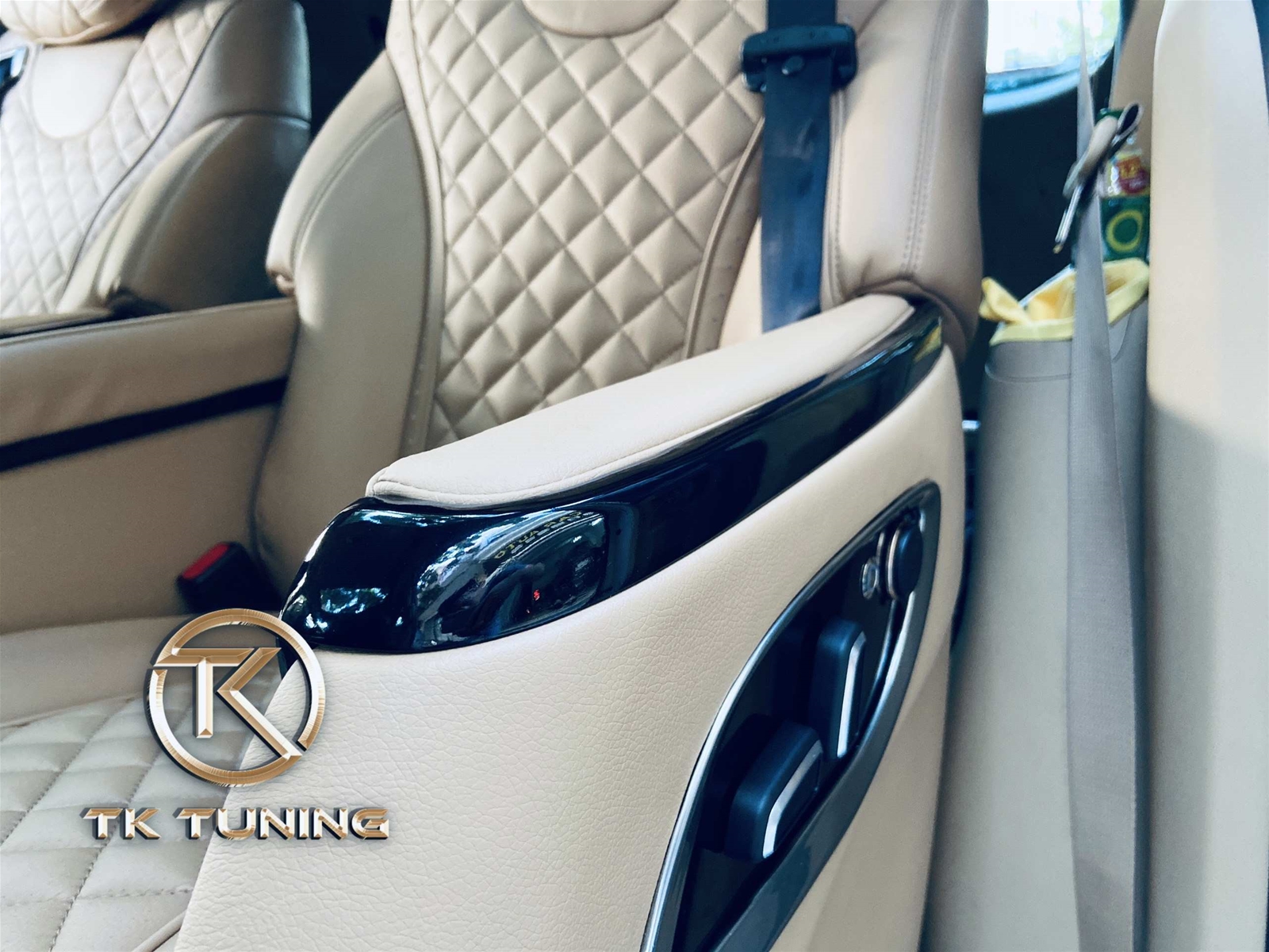 Độ Ghế Limousine Cho Xe Ô Tô 7 Chỗ Tại Quận Phú Nhuận
